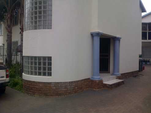 Spacious Modern 2 bedroom flat near N1 in Rooihuiskraal