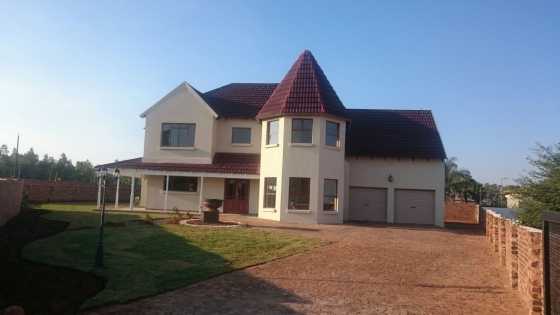 Spacious Victorian Style Family home with 5 bedroom within 20 minute drive from Pretoria East