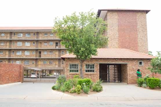 SPECIAL FOR 12 MONTHS L 2 BEDROOM FLAT. MANSFIELD HEIGHTS,222 ELOF STREET , CAPITAL PARK