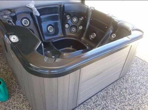 SPECIALS.. Plug amp Play Jacuzzi Spa 4 to 12 seats