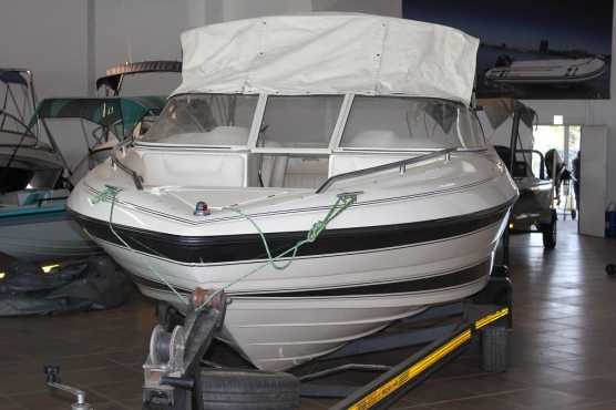 Spectra 21 Feet with Mercruiser V8 inboard