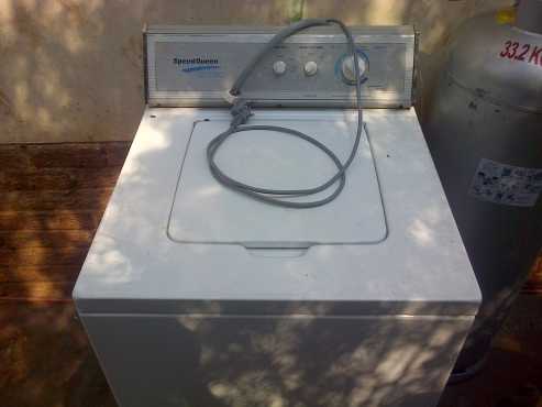 Speed Queen heavy duty fully automatic washing machine with extra large capacity in good condition