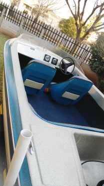 Speedboat with 85 Suzuki with ttilt in excellent condition