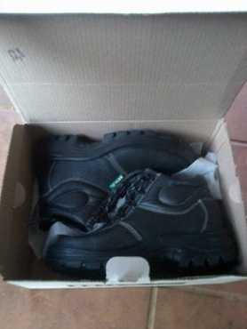 Splinter nuwe size 8 steel points safety shoes