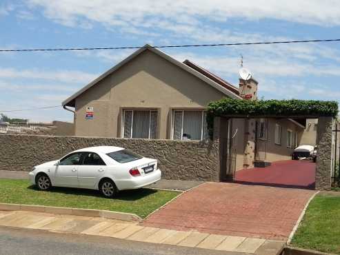 SPOTLESS FAMILY HOME NEWLANDS