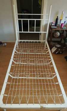 Staal bed met matras