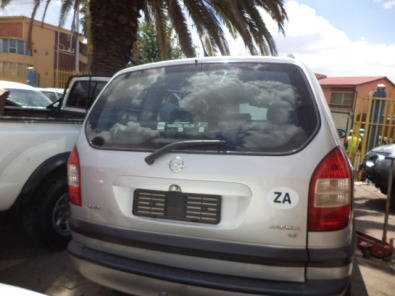 STRIPPING  FOR PARTS -- 2004 OPEL ZAFIRA 1.8i