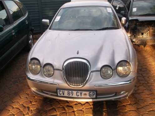 STRIPPING JAGUAR S-TYPE 3.0 V6 FOR SPARES