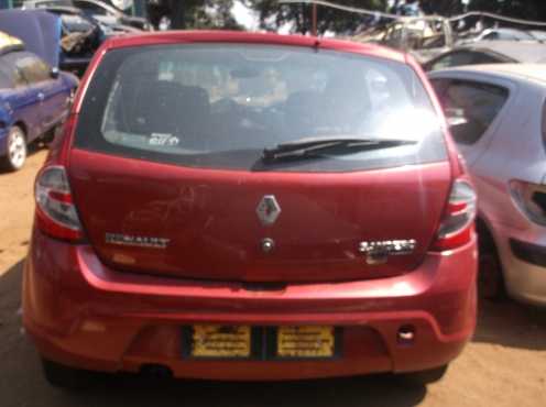 Stripping Renault Sandero 1.4 AMB for spares