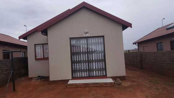Stunning 2 bedroom house in Soshanguve East next to mall
