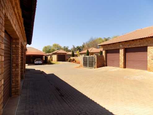 Stunning 2 bedroom townhouse in Theresapark Pretoria