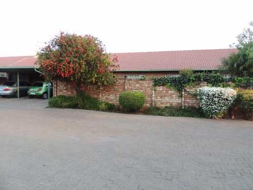 STUNNING 2 BEDROOM TOWNHOUSE (PIERRE VAN RYNEVELD) LOCKUP AND GO