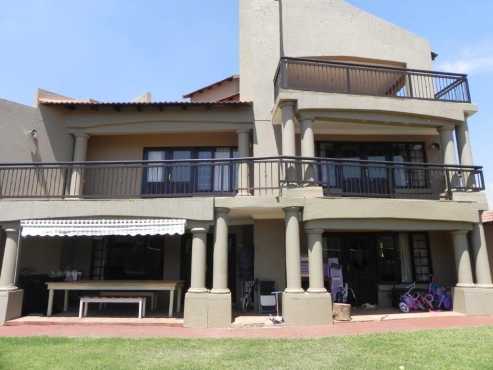 Stunning 3 bedroom family home with great view in harties