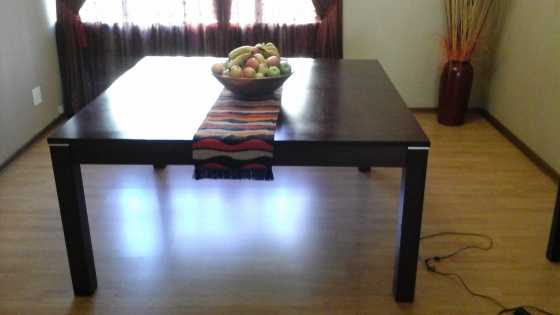 Stunning Dinning room Table for sale