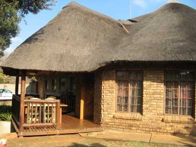 STUNNING FACEBRICK, THATCH ROOF HOME