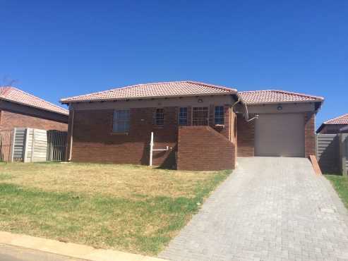 Stunning free standing  houses to let in  Centurion