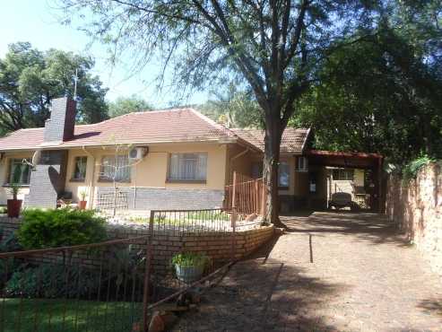 Stunning House with Pool and Flatlet in Pretoria North Mountain Range