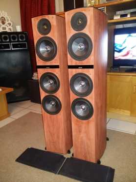 Stunning Jamo c809 speaker pair