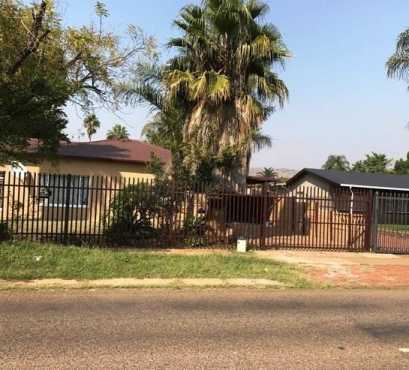 Stunning Price - 3 Beds with Flat, in Booysens PTA for sale