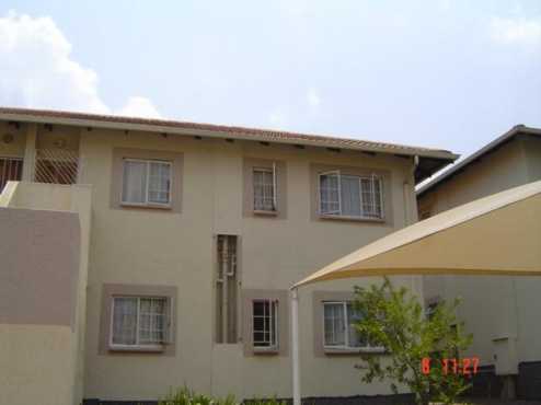 Stunning Spacious 2 bedroom Thouse in Centurin R5,500.