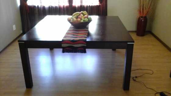 Stunning wooden Dinning room Table for sale