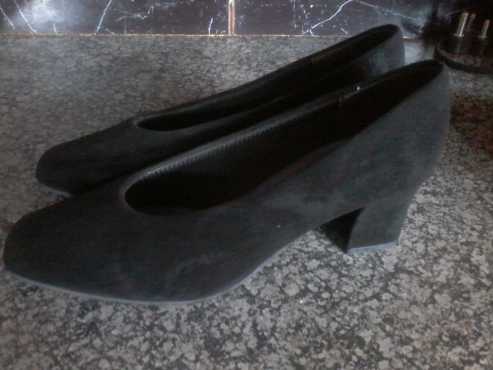 Suede Crown collections size 7, Black