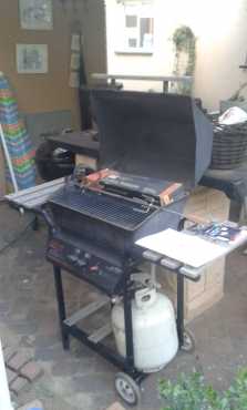 Sunbeam Gas Braai Griller with free 8.1 gas cylinder