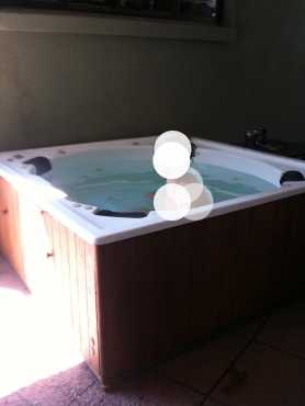 SuperiorSpa 8 seater Portable Jacuzzi