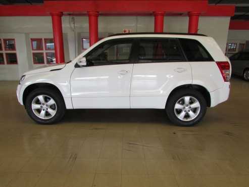 Suzuki Grand Vitara 2.4 White 2010 with only 68711km