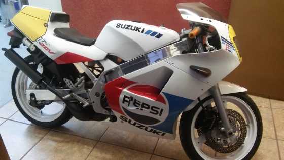 Suzuki RGV 250 SP VJ21 Pepsi Replica