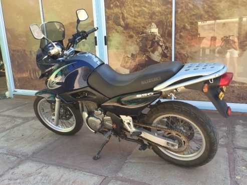 Suzuki XF650 Freewind