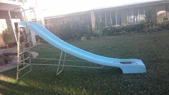 Swimming pool slide