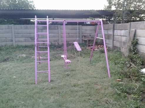 Swing set, needs rope for the swing