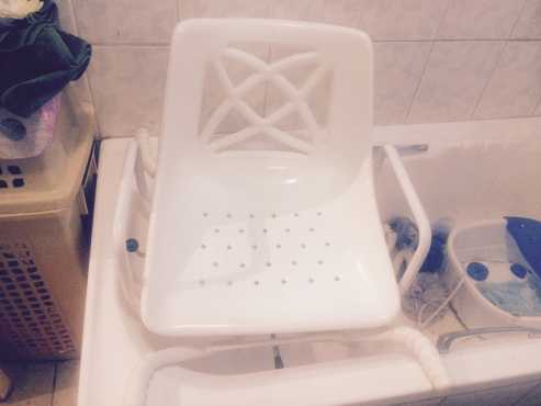 Swivel bath chair with lock