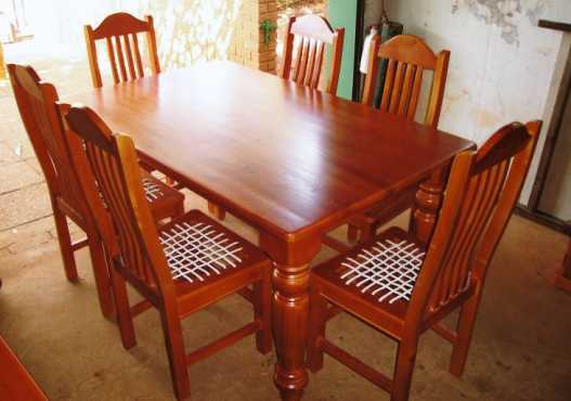 Table amp Riempie chairs - New