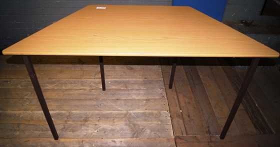 Table S019384C Rosettenvillepawnshop