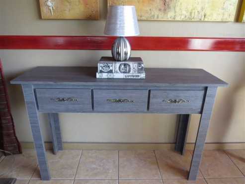 Table that can be used as a dresser or console table