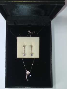 Tanzanite Pendent and Earings set in white gold