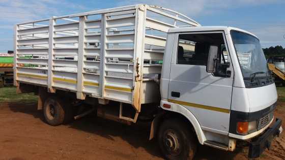 TATA 713 WITH CATTLE BODY