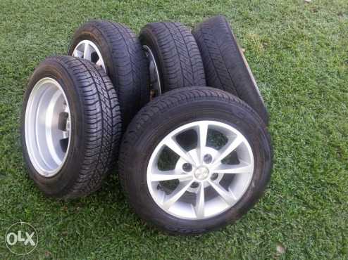 Tata mags set with tyres