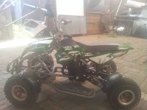 Te koop 25cc quadbike vir klein seuntjies