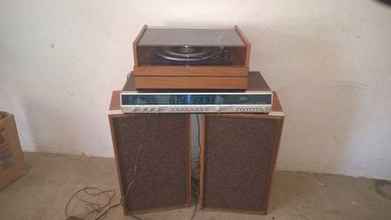 Telefunken turn table with speakers