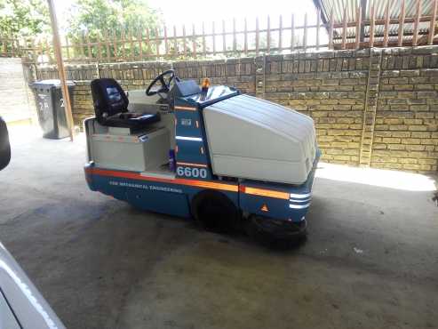 Tennant 6600 sweeper