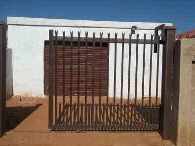 THIS SAFE NEAT HOME IS NEXT TO  MABOPANE HIGH WAY.