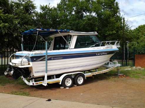 THOMPSON FISHERMAN 2400 CABIN CRUISER