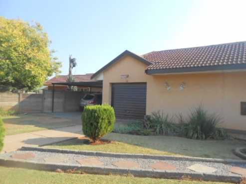 Three bedroom Home for sale in Sonlandpark, Vereeniging