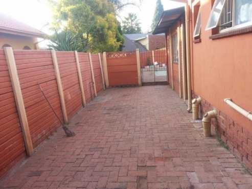 Three bedroom House for sale in Booysens-BKES0913