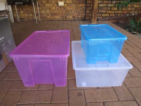 Three clear plastic boxes with lid