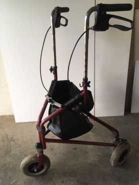 Three wheeler support stroller in excellent condition (as new)