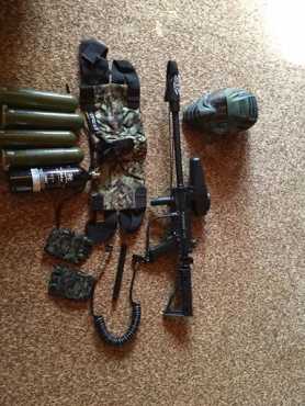 tippmann a5 paintball gun with accesories